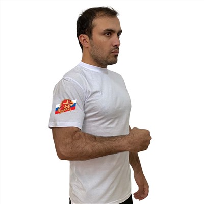 Белая футболка с молодежным трансфером на рукаве