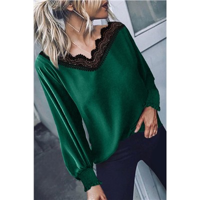 Зеленая блуза V-образным кружевным вырезом в стиле пэчворк