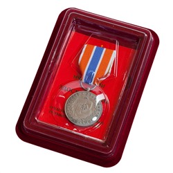 Медаль МЧС "Участнику чрезвычайных гуманитарных операций", - в наградном футляре темно-бордового цвета с пластиковой крышкой. №354(102)