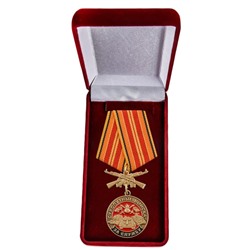 Нагрудная медаль "За службу в Сухопутных войсках", - в бархатистом красном футляре №2842