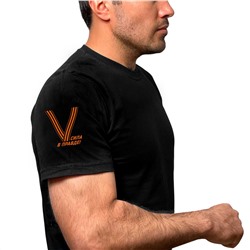 Чёрная футболка с гвардейским термотрансфером V на рукаве, – "Сила в правде!" (тр. №25)