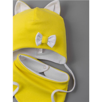 Шапка трикотажная для девочки, кошачьи ушки, на завязках, бантик + нагрудник, белый с желтым