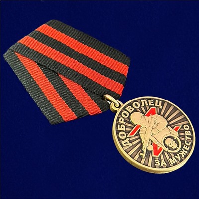 Медаль "За мужество" Доброволец в нарядном футляре, с покрытием из бархатистого флока с прозрачной крышкой (32 мм) №2990