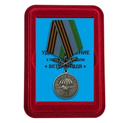 Медаль Ветеран ВДВ футляре из флока, – с мечами №202 (196)