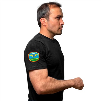 Чёрная футболка с термотрансфером "Десантура" на рукаве