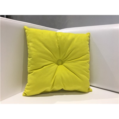Декоративная велюровая подушка с пуговицами