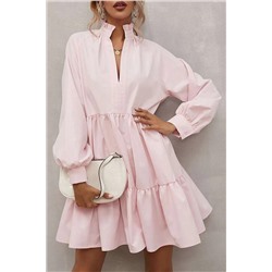 Розовое многоярусное платье с воротником "стойка" и длинным рукавом