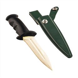 Резиновый тренировочный нож (зеленые ножны), - Удобный и полностью безопасный аксессуар для тренировки навыков ведения ножевого боя. Позволяет безопасно отрабатывать реальные сценарии нападения и отражения без риска получения или нанесения травмы №112
