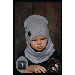 Удлиненная хлопковая шапка для мальчика «Тренд» серая