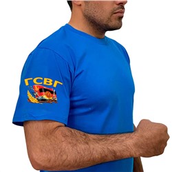Васильковая футболка с термопереводкой ГСВГ на рукаве