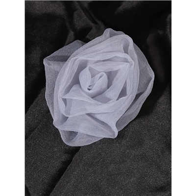 Объемная брошь-цветок серого цвета из фатина
