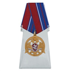 Медаль "За проявленную доблесть" 1 степени на подставке, – награда Росгвардии №1738