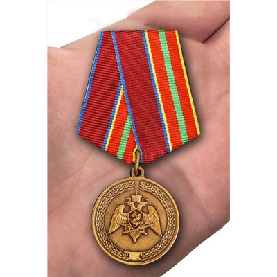 Медаль Росгвардии "За заслуги в труде" в бордовом футляре, из бархатистого флока с удостоверением по специальной цене №1757
