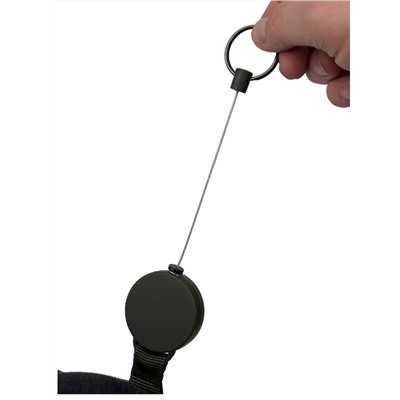 Ретрактор для медицинских ножниц (олива), - с его помощью медицинские ножницы всегда будут висеть там, где их закрепил полевой медик