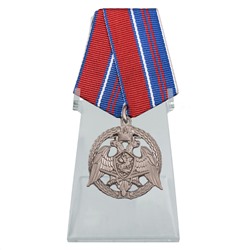 Медаль "За проявленную доблесть" 2 степени на подставке, – награда Росгвардии №1739
